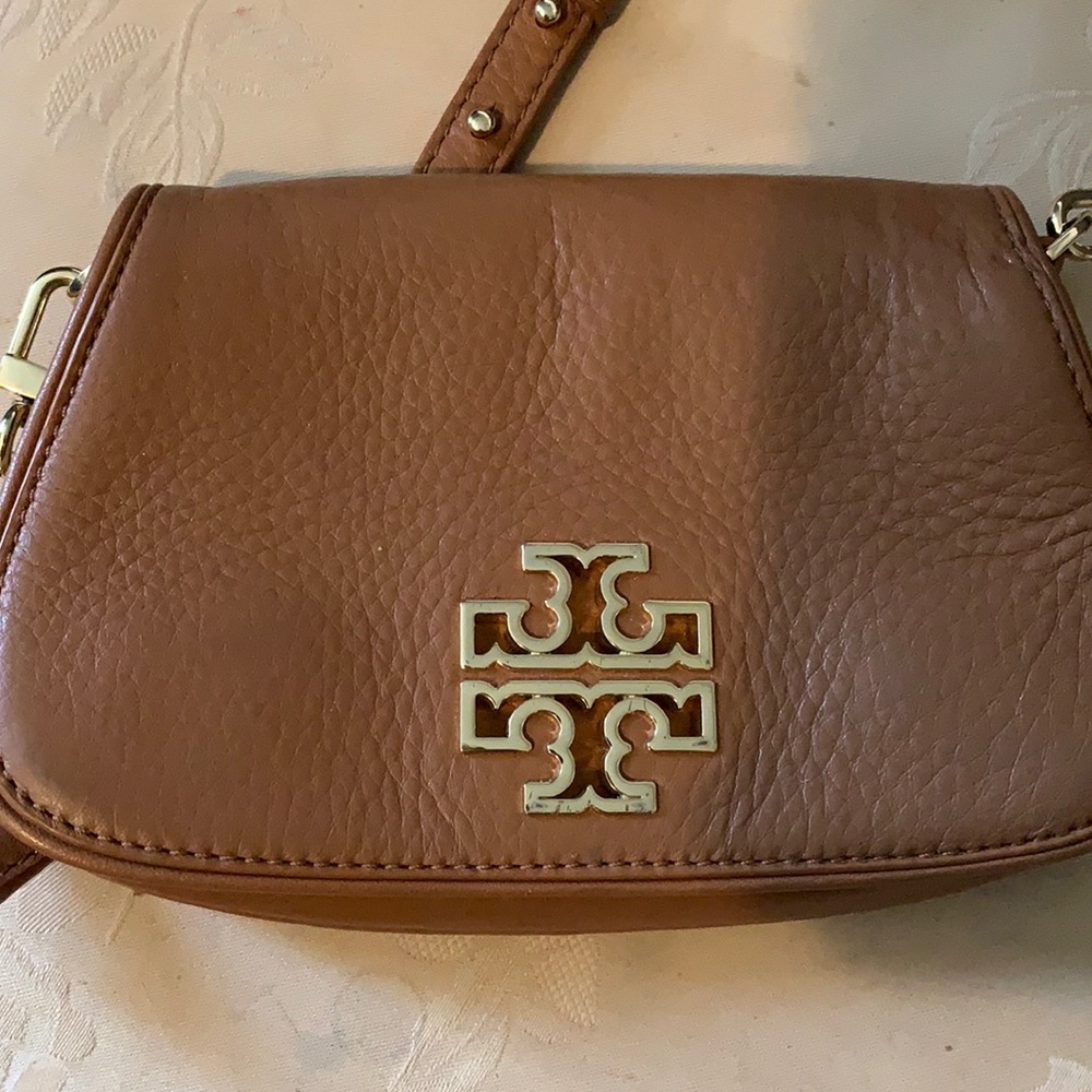 Amazing condition. Tory Burch mini cross body!